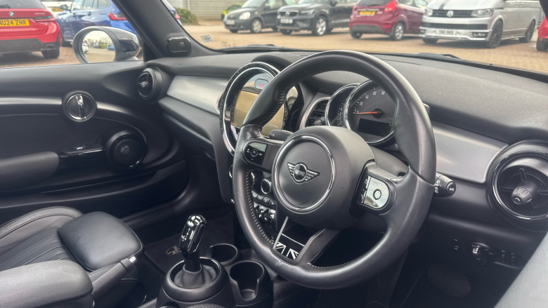 MINI Hatchback 1.5 Cooper Exclusive 3dr Auto Petrol Hatchback